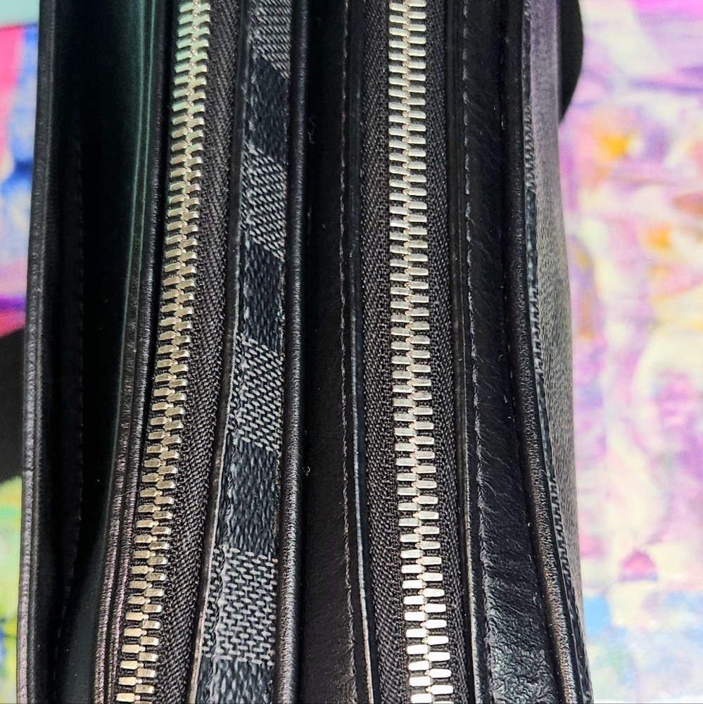 Louis Vuitton Damier Graphite Trocadero Messenger Bag - Picture 5 of 16